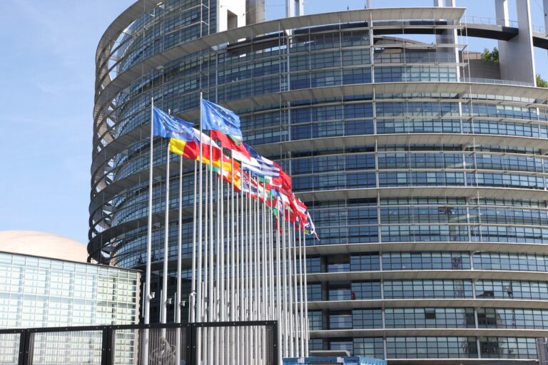 Solidarität mit afghanischen Mädchen und Frauen